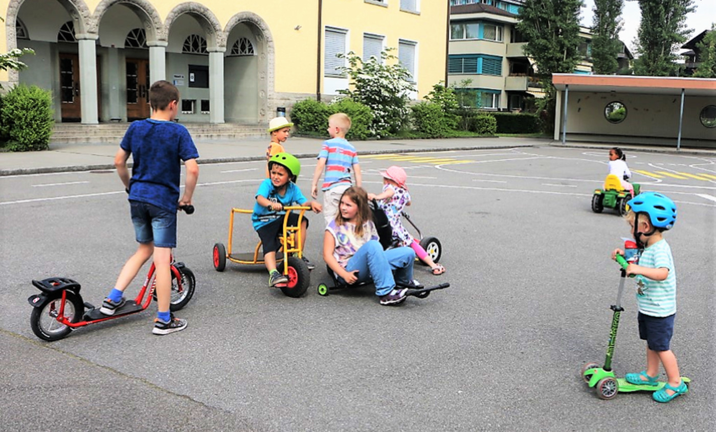 Schule ist, wenn Kinder sich ausserhalb des Unterrichts im Spiel begegnen.
